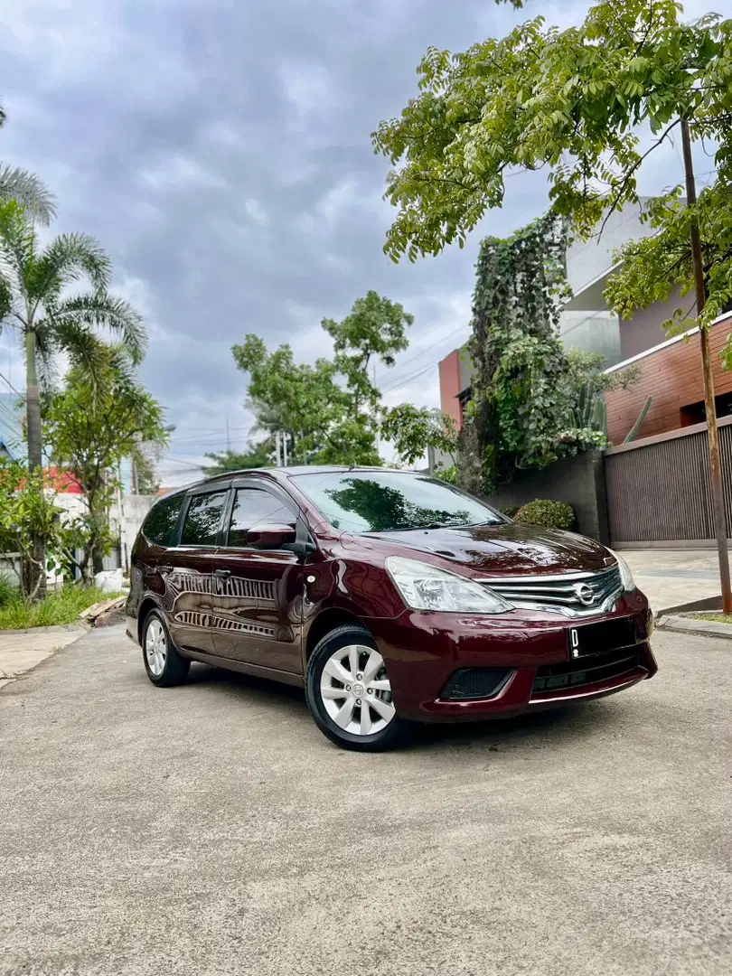 Nissan Grand livina matic sv 2015