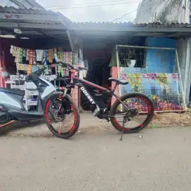 Sepeda gunung oddesy merah hitam