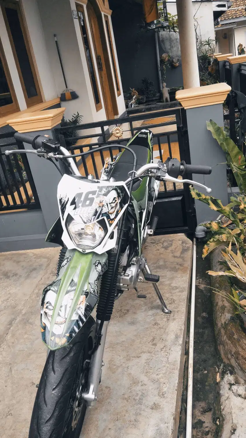 Motor klx 150 dengan keadaan super moto