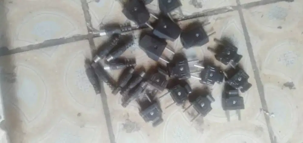 Se paket kelengkapan listrik brg baru se lg ada cpt mgkn ada yg perlu