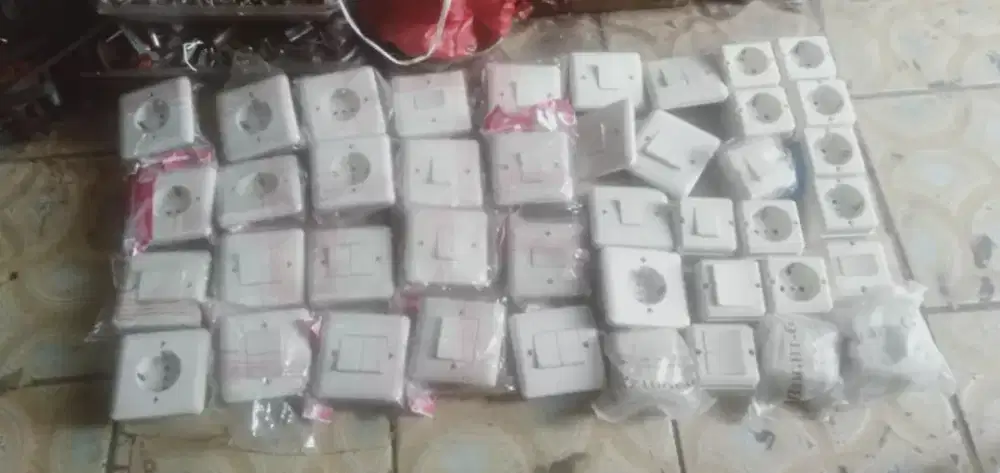 Se paket saklar listrik brg baru berkualitas seclg ada cpt hrg murah