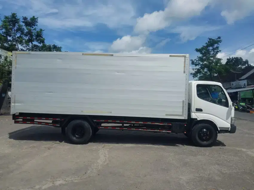 Mobil box hino dutro