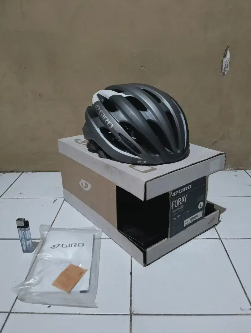 Helmet helm sepeda giro foray size L