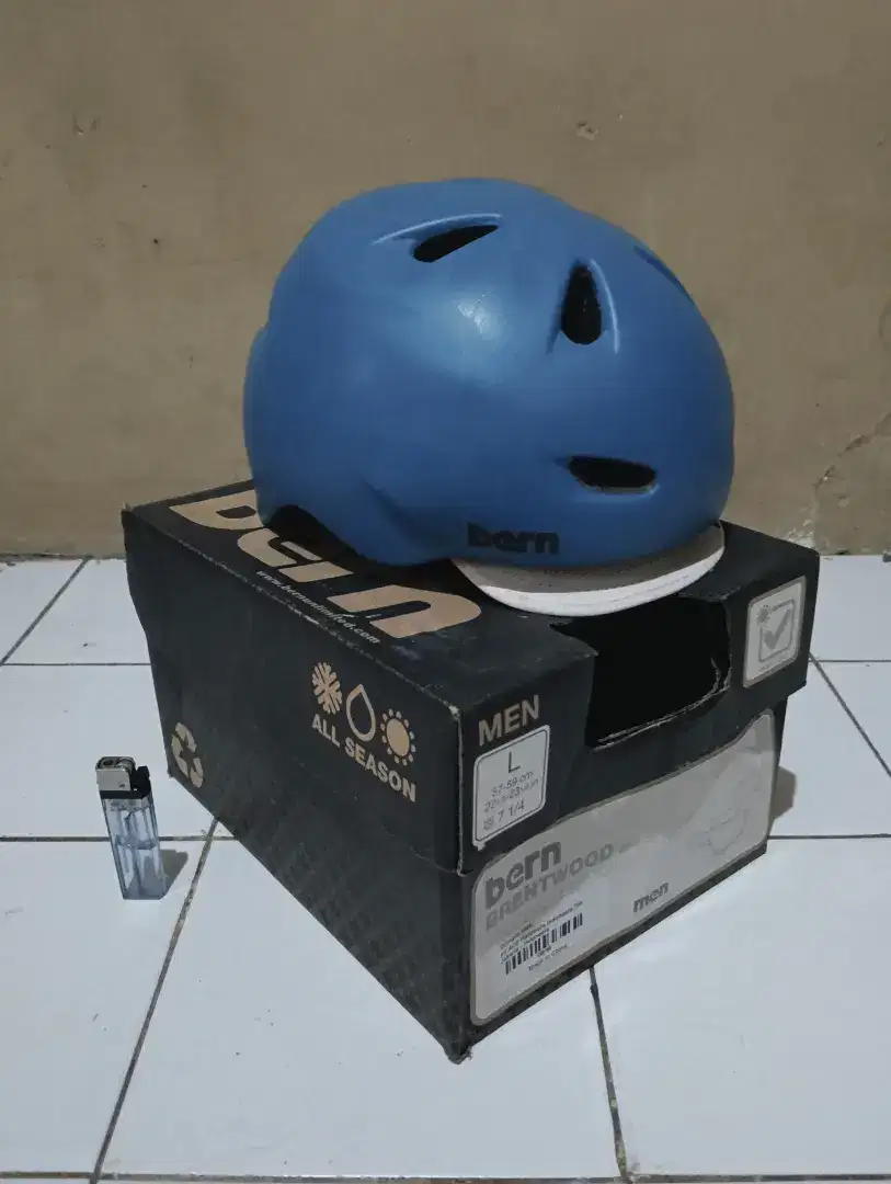 Helmet helm sepeda bern brentwood size L