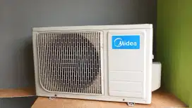 AC Midea 1/2 PK (sepasang)