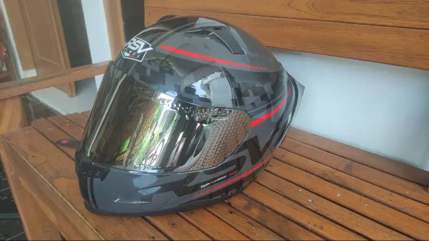 helm fullface RSV paket ganteng, masih mulus hanya beberapa kali pake