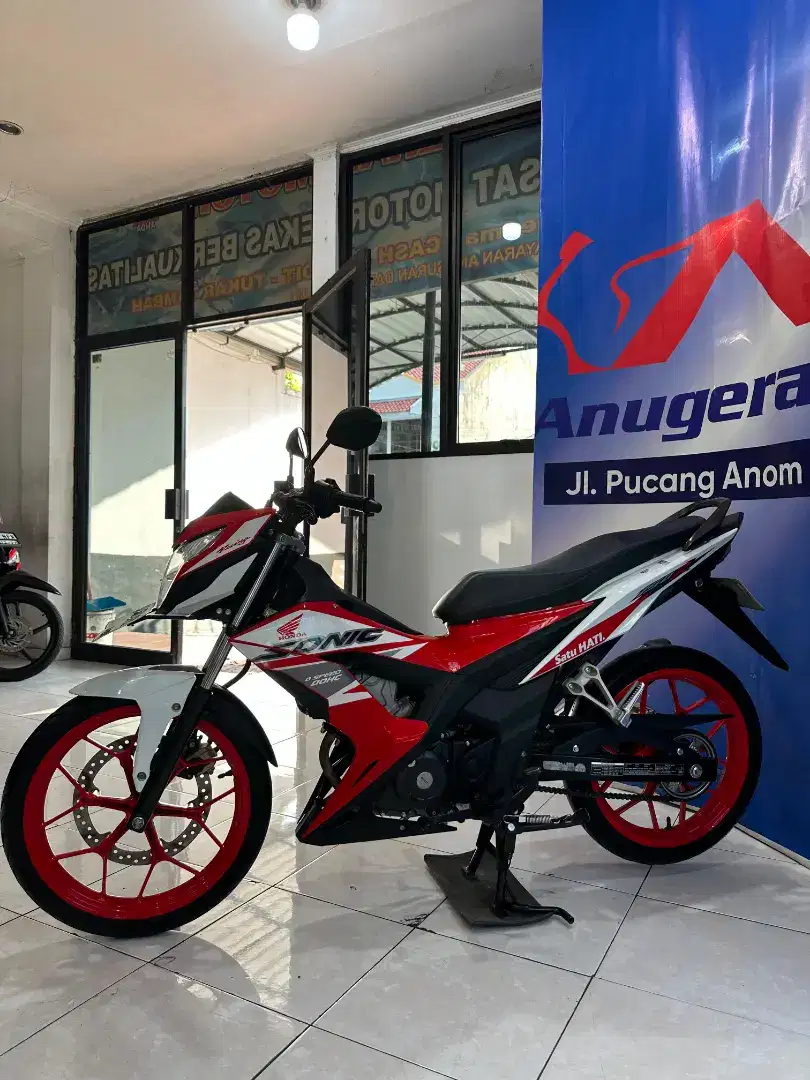 Honda Sonic 150cc Th 2023 km 6Rb Anugerah Motor Pucang Anom