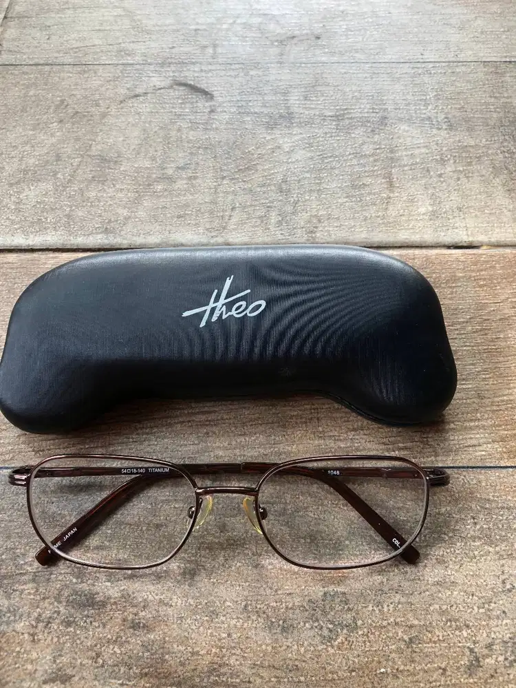 Kacamata titanium J. intelligent