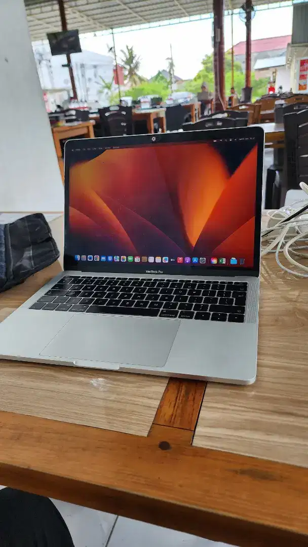 Macbook pro 2017 8/128GB tombol A renggang.. lain aman