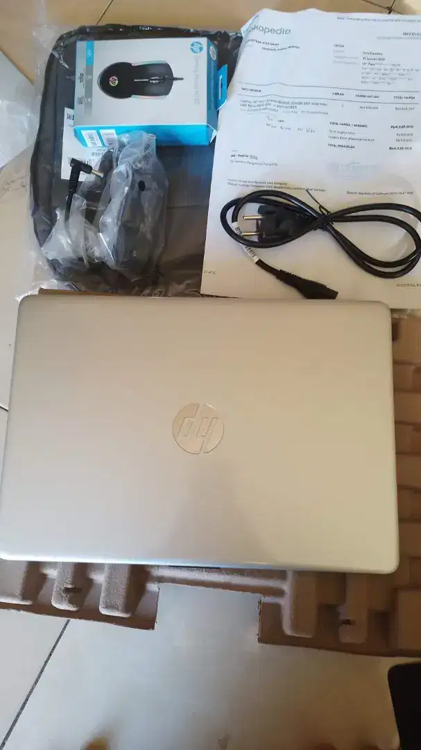 Laptop HP 14s Celeron N4500 256GB SSD 8GB Intel UHD