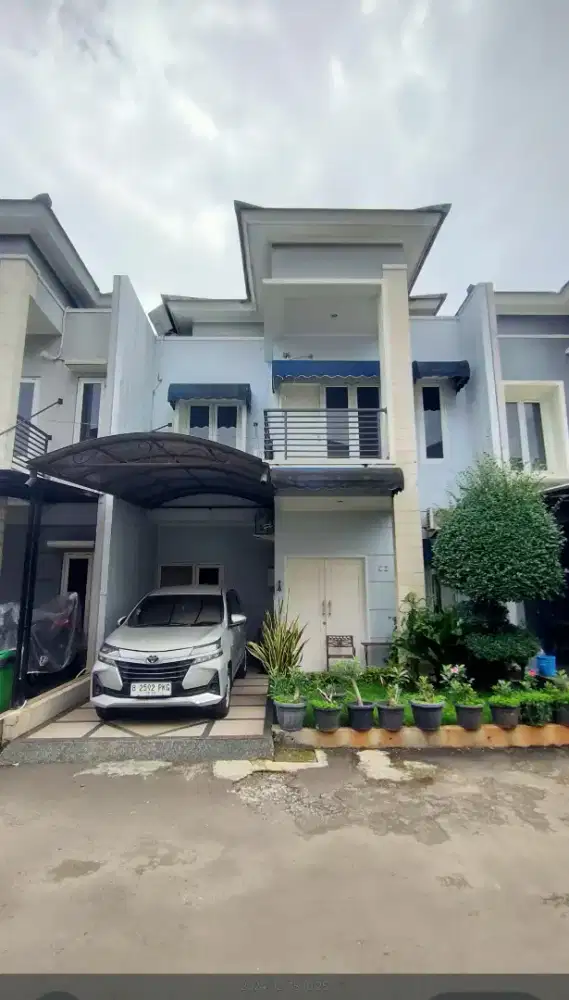 Dijual rumah 2 tingkat di perumahan Palm Village, Jl. Tarumanegara