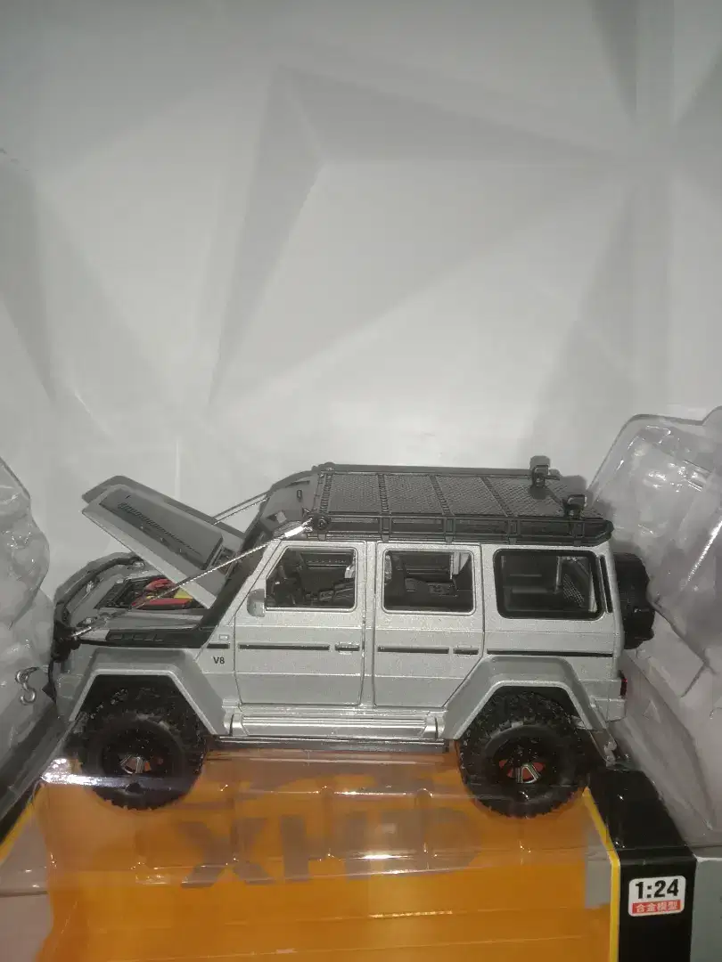 DIECAST MERCEDES G-Class BRABUS  1:24