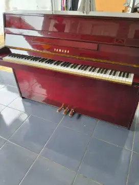 Piano Yamaha C108