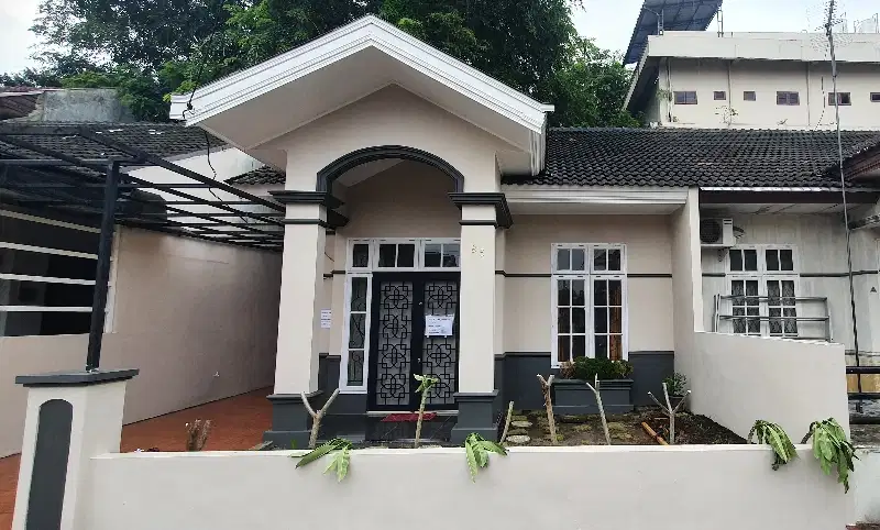 Rumah Baru Renovasi (freshly painted)