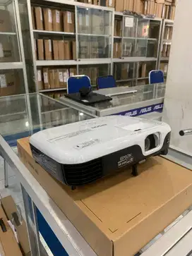 PROYEKTOR EPSON S100 2600 Lumens SVGA (800X600) Kontras 3000:1