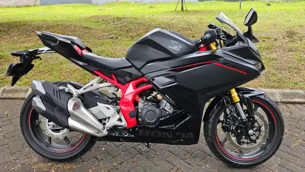 CBR RR 250 2024 Black Matte,  Low KM Mulus seperti baru
