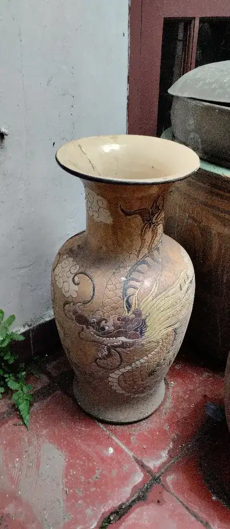 Guci kuno tinggi 53 cm.