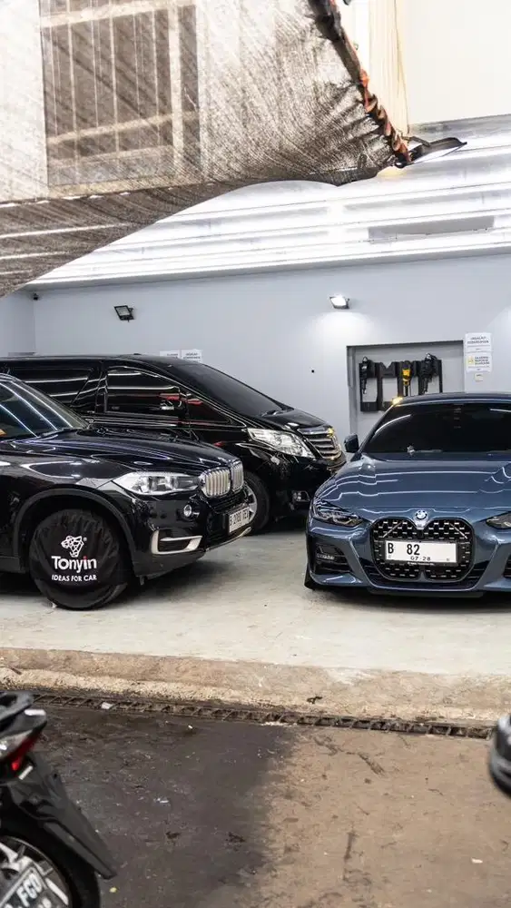 PHOTOGRAPHER & VIDEOGRAPHER