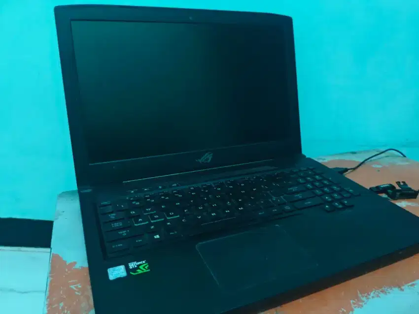 Leptop ROG Strix gl503ge segel