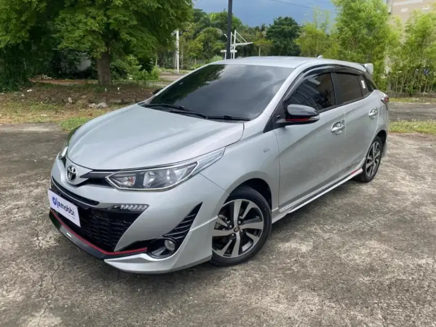 Low KM Toyota Yaris 1.5 TRD Sportivo Bensin-AT 2020 Silver SEF