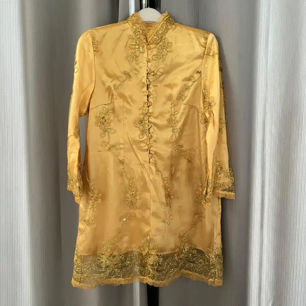 Kebaya Brokat Modern
