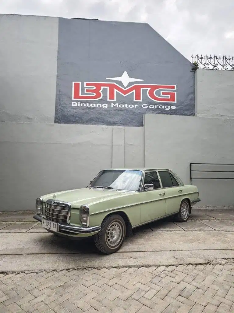 Mercedes Benz W115 280 1976