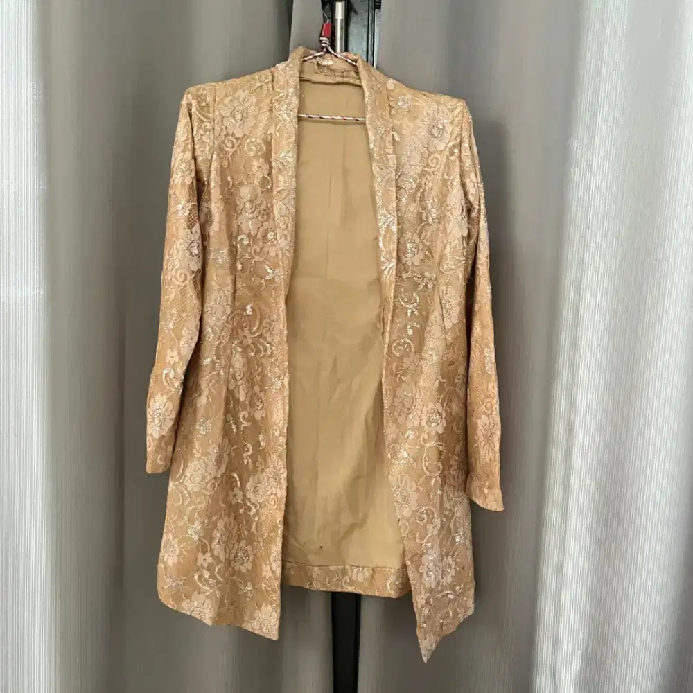 Kebaya brokat modern