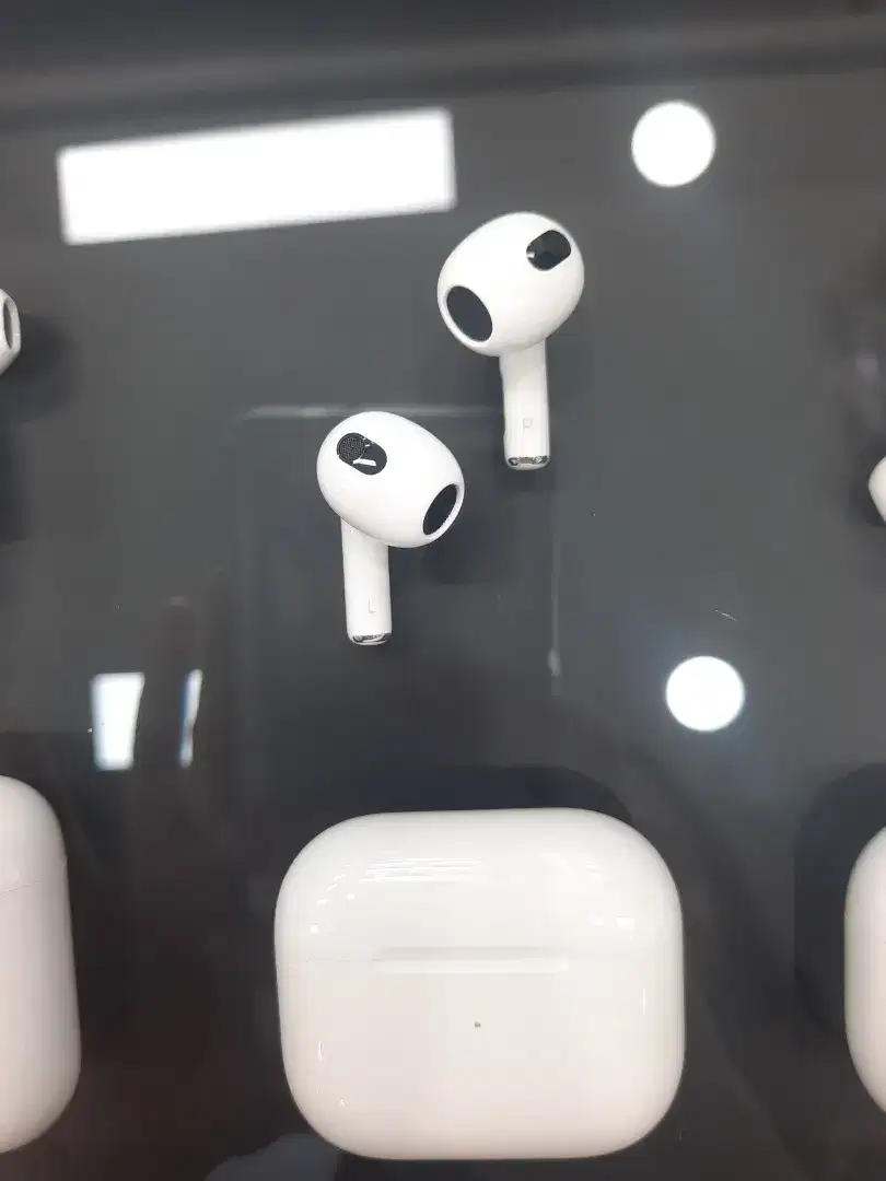 Air Pods Gen 4 dengan peredam kebisingan aktif bisa kredit