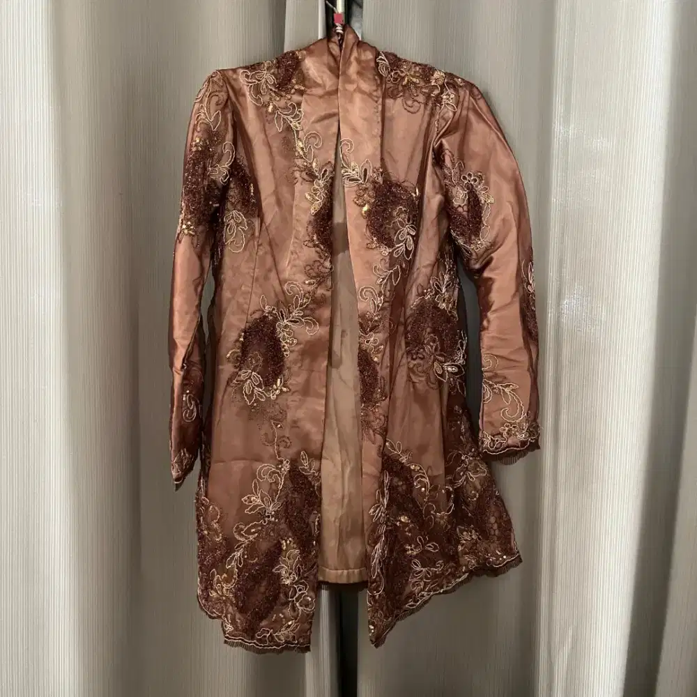 Kebaya brokat modern