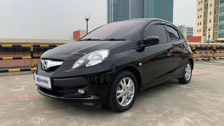 KM Rendah TDP 5Jt Honda Brio Satya 1.2 E Bensin-MT 2015 Hitam /