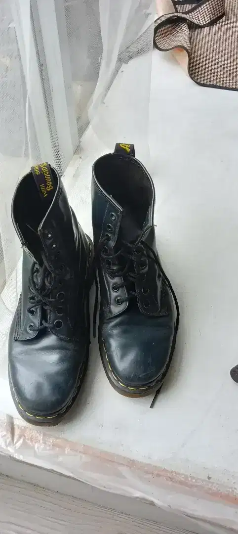 Dr.marten 8 hole ukuran 43 pemakaian wajar