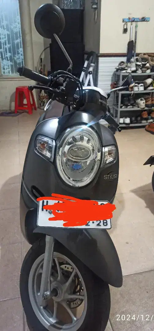 Scoopy 2018 coklat hitam