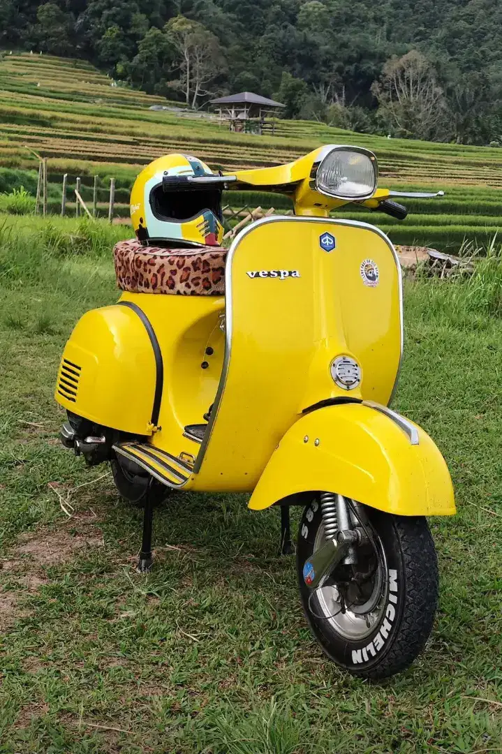 Vespa sprint tahun 1976 AS besar