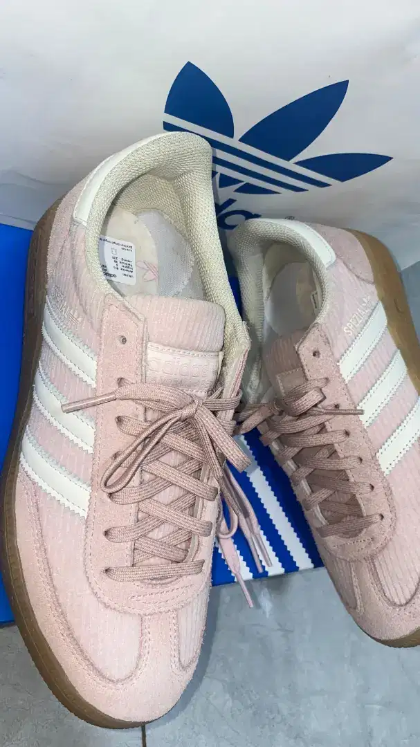 Sepatu Adidas spezial