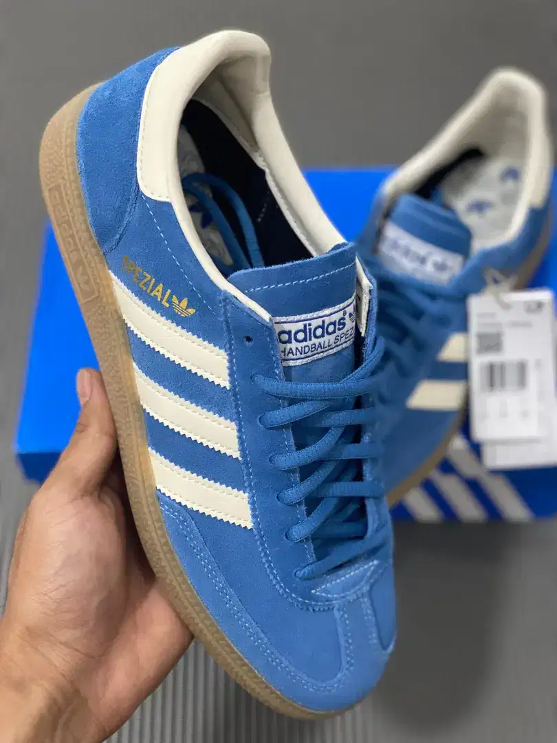 Sepatu Adidas spezial