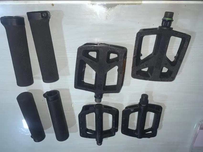 Jual murah Pedal + Handgrip Brompton Rp 300.000