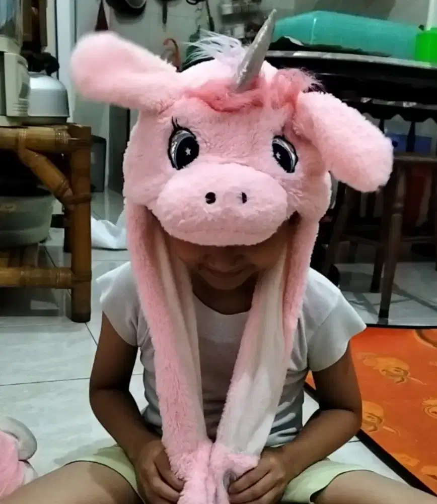 Topi karakter kuda poni