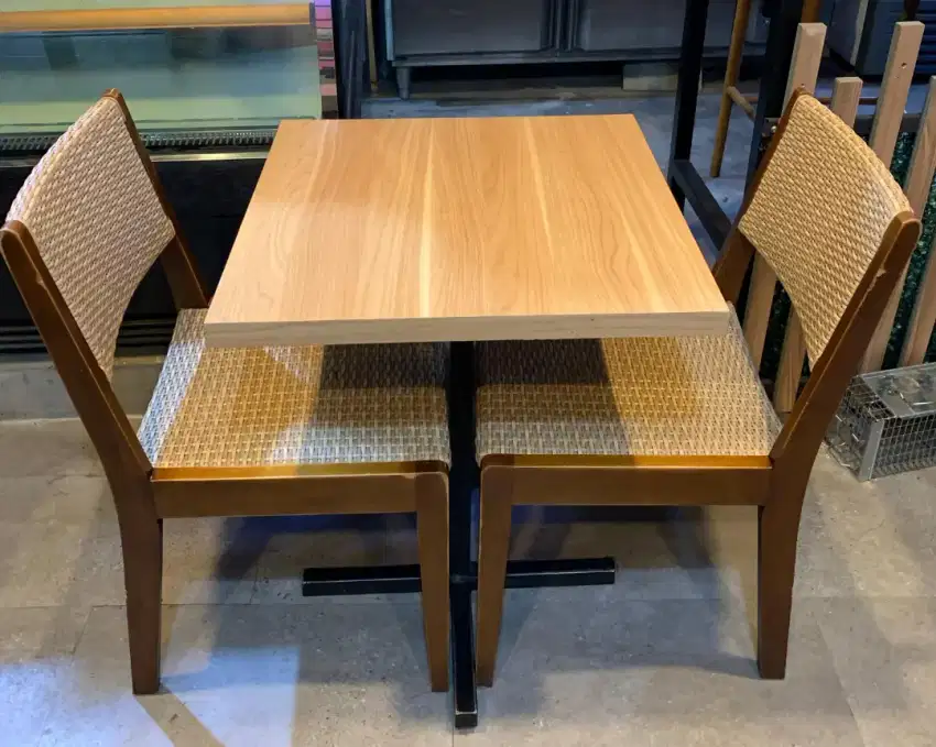 Meja Cafe Kayu / Meja Kursi Kayu Rotan / Meja Makan Tamu Serbaguna