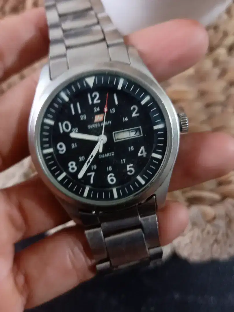 Jam tangan pria bekas