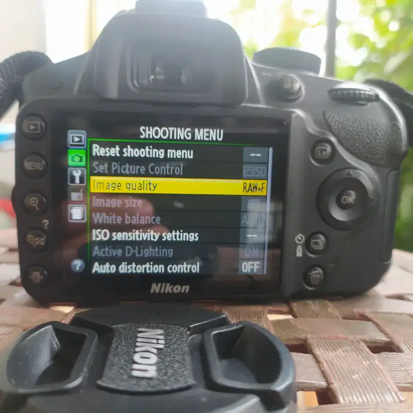 Nikon D3200 layar bersih