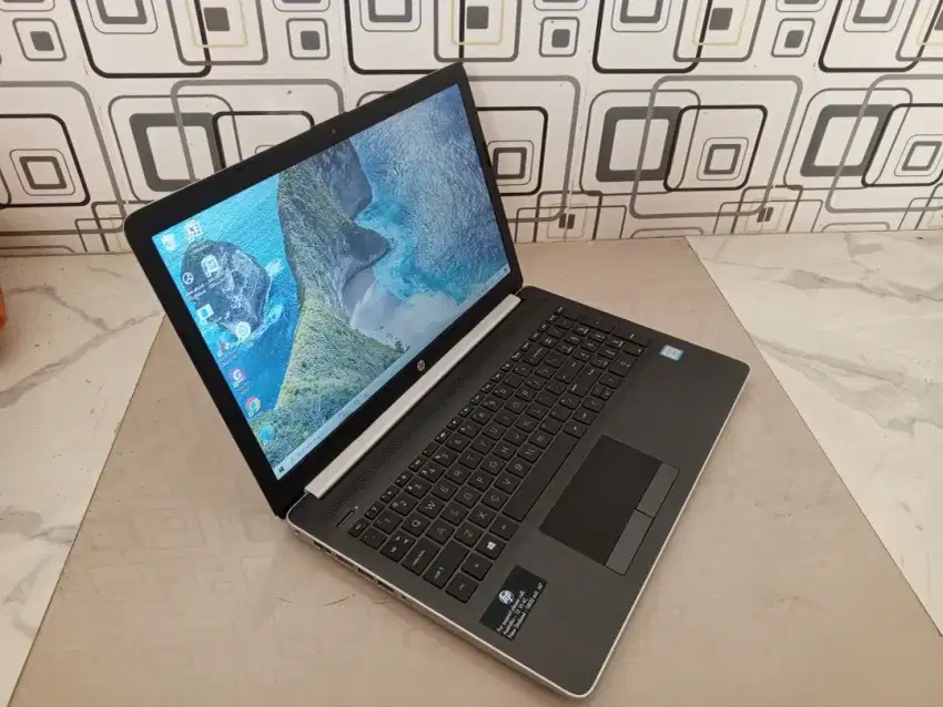 Laptop HP i5 gen8 15 inc ram 16gb 1TB