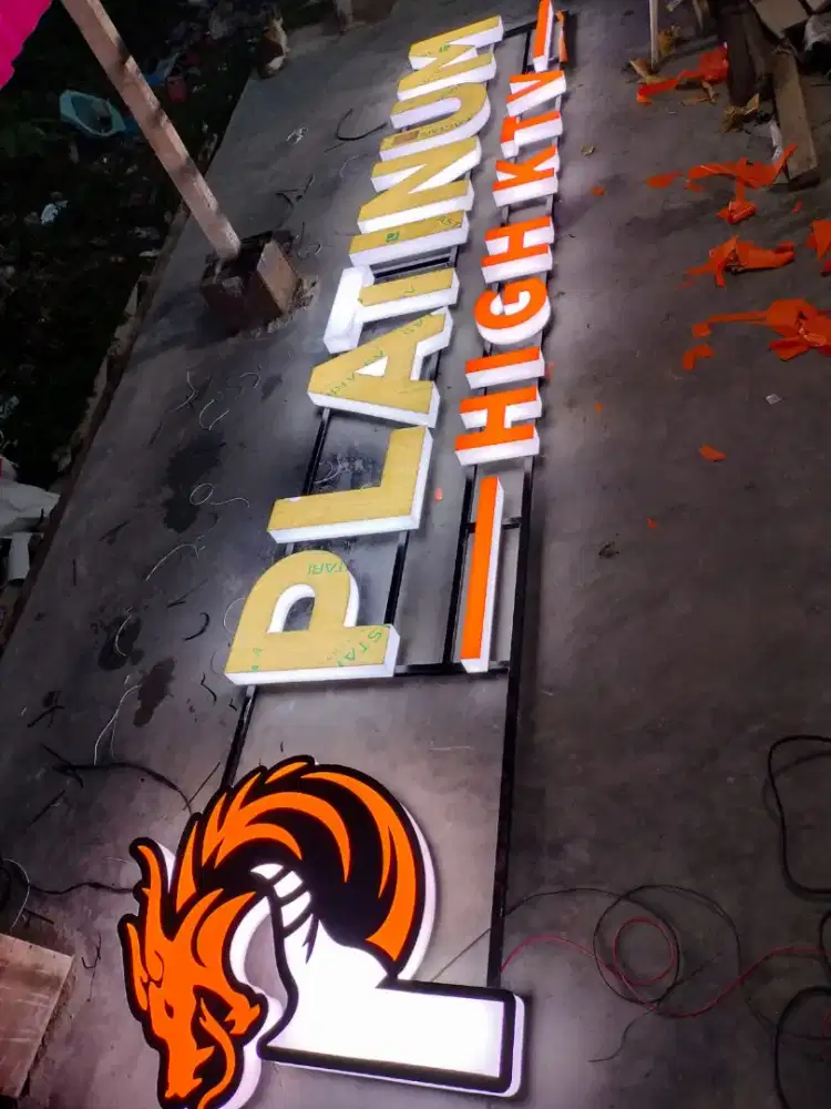 Letter timbul acrylic, Huruf timbul akrilik dan stainles