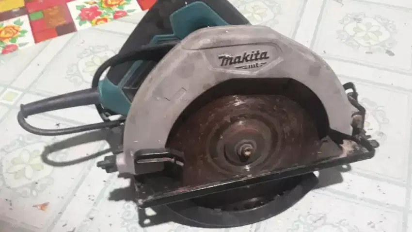 circular saw 7inc makita M5801