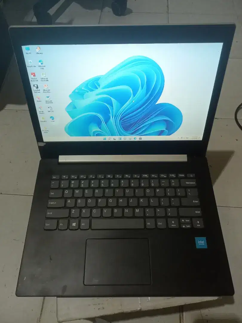 Dijual laptop Lenovo slim