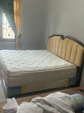 Di jual tempat tidur