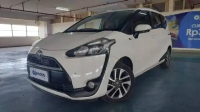 Toyota Sienta 1.5 V Bensin-AT 2018 Putih UKE