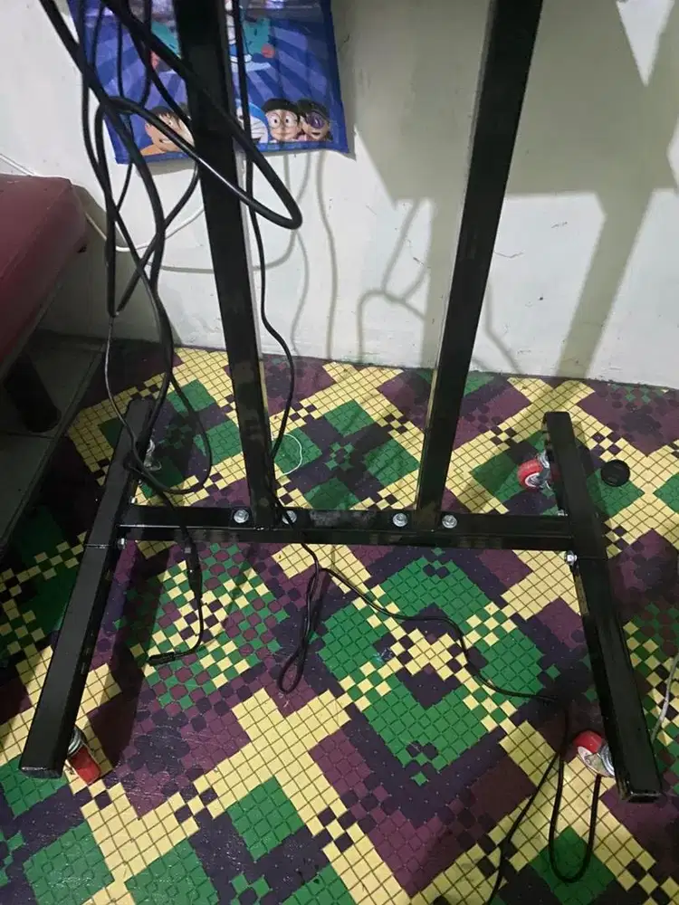 Breket Standing Tv atau monitor