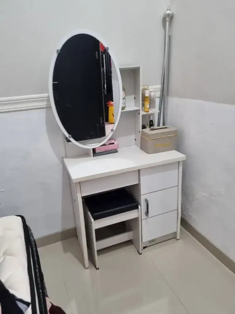 Meja Rias Kaca Geser Bagus