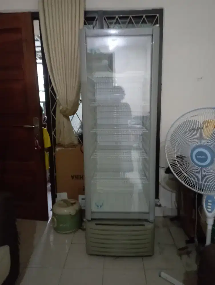 Jual showcase mulus lancar nokendala