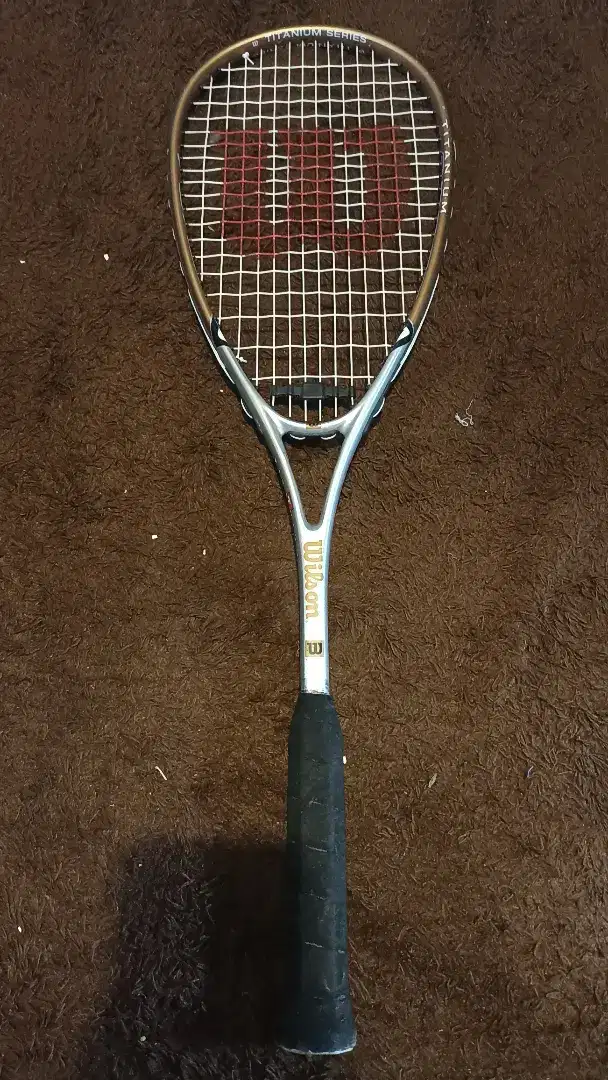 Raket tenis wilson titanium series